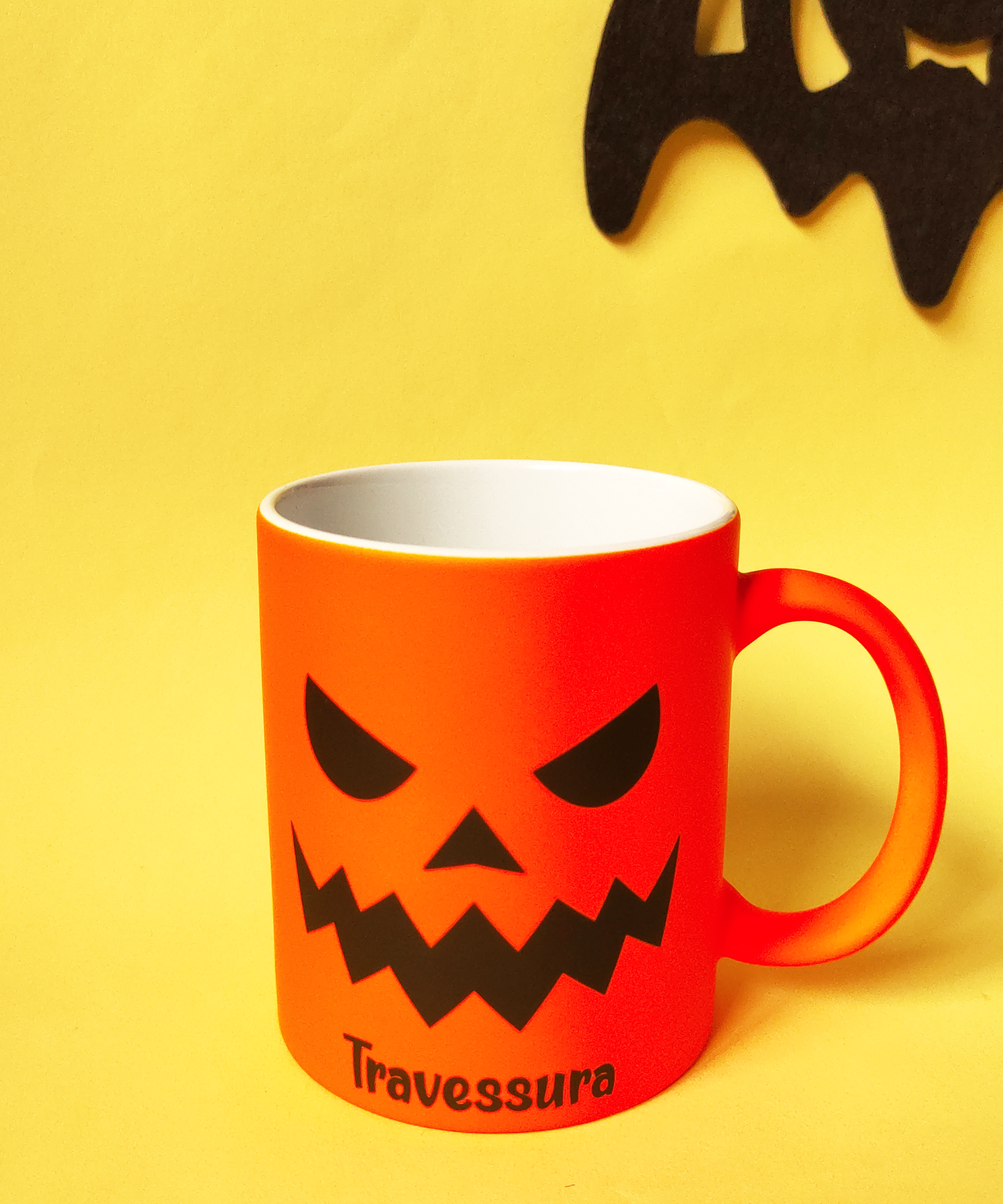 Caneca Fluorescente Laranja "Doçura ou Travessura"