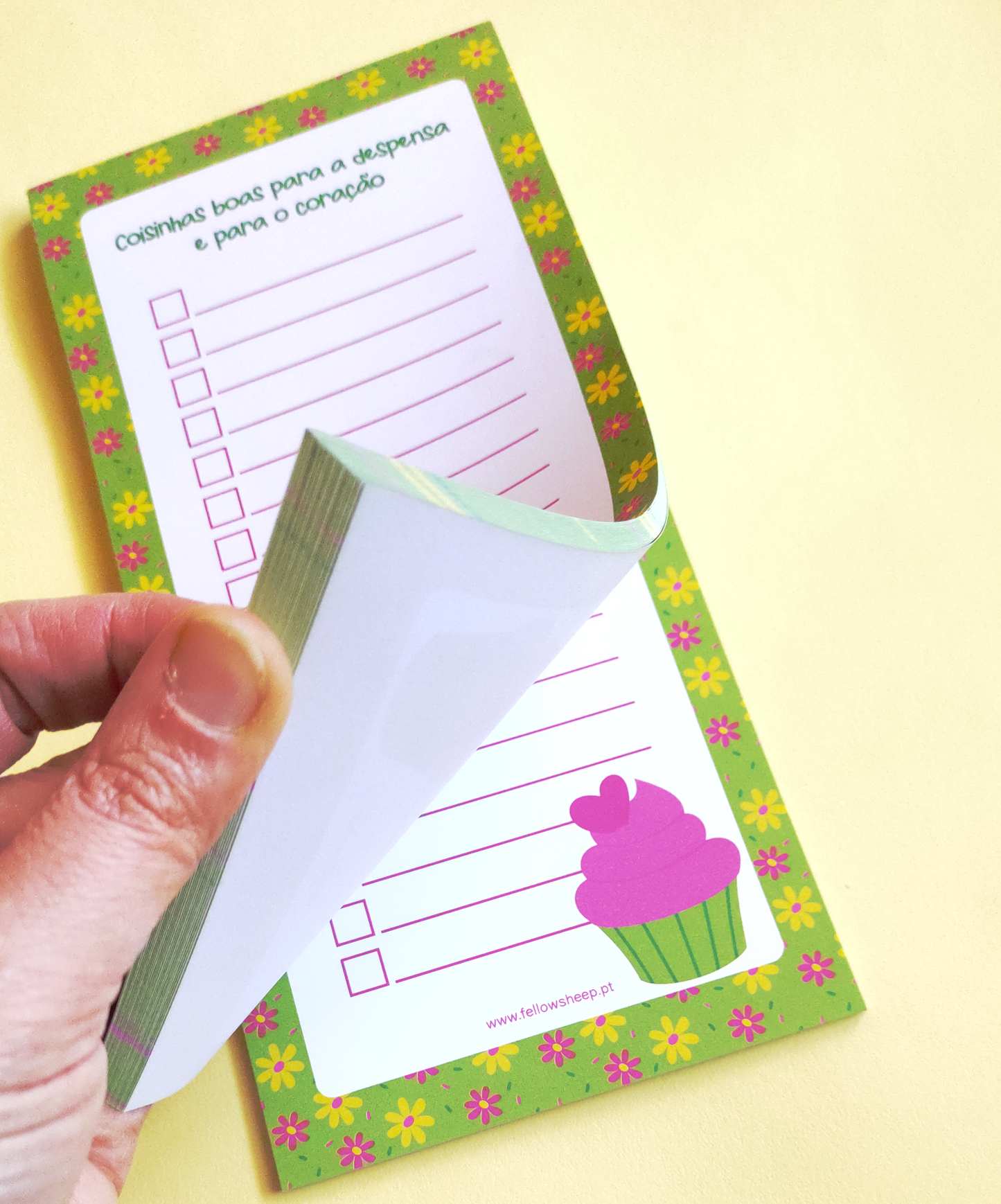 Bloco de lista de compras ilustrado com padrão Cupcake